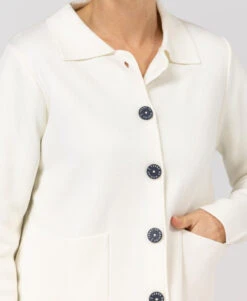 Cardigan IXODE Blanc Cassé Femme - Gilet Casual avec Boutons Gravés 8 Cardigan IXODE Blanc Cassé Femme - Gilet Casual avec Boutons Gravés -Terredemarins prod 10085 cardigan tricot blanc casse ixode 666x812 fc7ea0111e0b