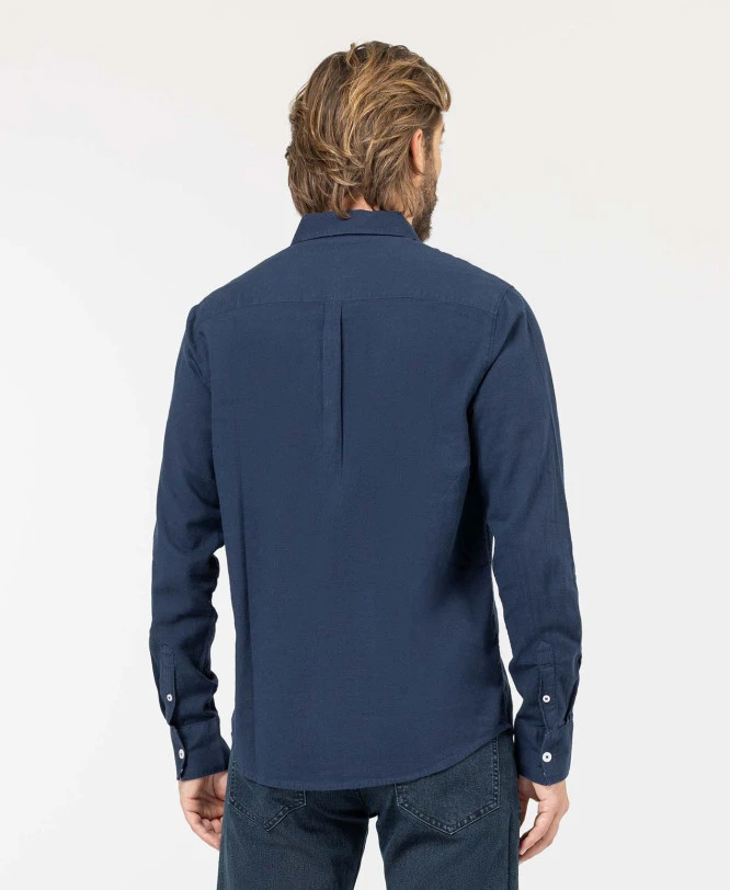 Chemise Oxford Homme Coupe Droite Indigo avec Détails Raffinés 5 Chemise Oxford Homme Coupe Droite Indigo avec Détails Raffinés – Image 3