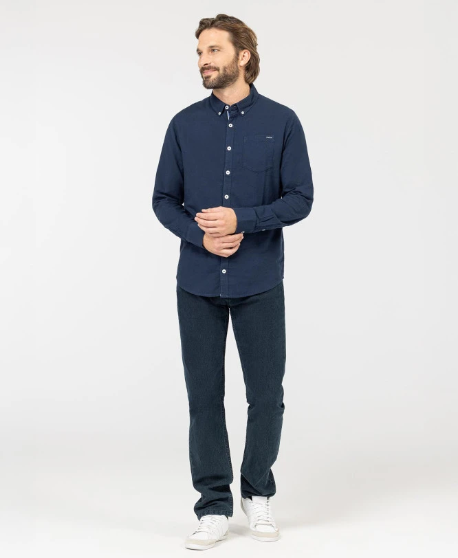 Chemise Oxford Homme Coupe Droite Indigo avec Détails Raffinés 6 Chemise Oxford Homme Coupe Droite Indigo avec Détails Raffinés – Image 4