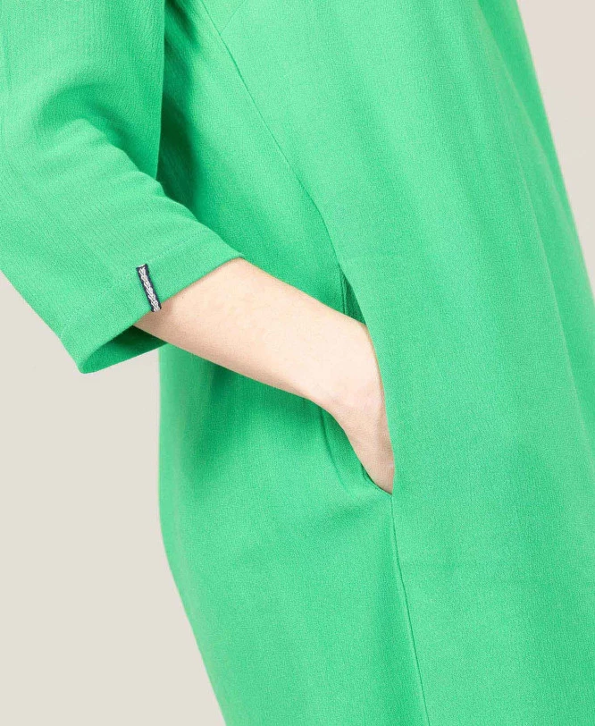 Robe Verte en Crêpe Fluide pour Femme - Élégance Sophistiquée 4 Robe Verte en Crêpe Fluide pour Femme - Élégance Sophistiquée – Image 2