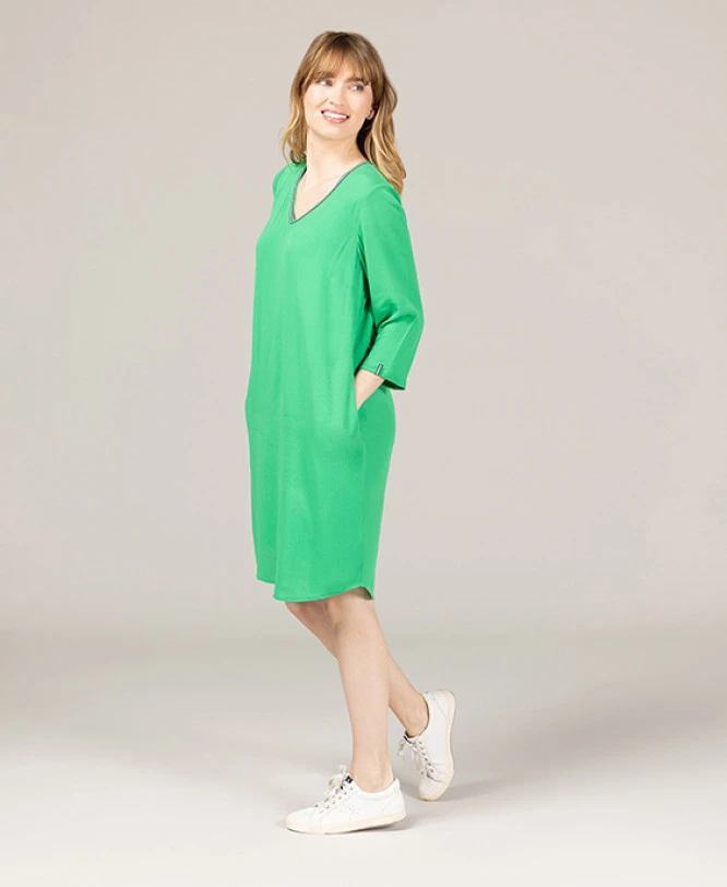 Robe Verte en Crêpe Fluide pour Femme - Élégance Sophistiquée 3 Robe Verte en Crêpe Fluide pour Femme - Élégance Sophistiquée