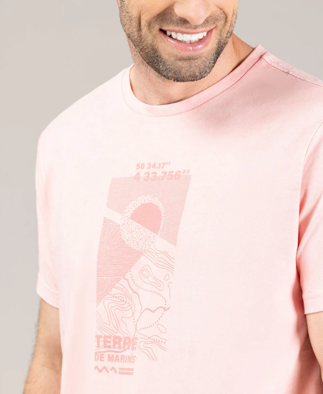 T-shirt Homme Rose à Teinture Minérale - Look Décontracté et Moderne 4 T-shirt Homme Rose à Teinture Minérale - Look Décontracté et Moderne – Image 2