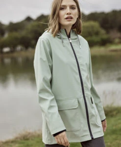 Terre de Marins Ciré Femme Vert Amande - L'Iconique FECIREC -Terredemarins prod 10621 imper cire vert pale fecirec 666x812 fc7ea0111e0b