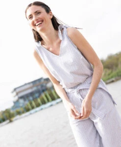 Débardeur Femme Rayé Bleu avec Bretelles Nouées et Col V