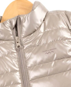 Doudoune Sans Manches Fille Dorée - Style Irisé et Confort -Terredemarins prod 10679 doudoune parme dore xaria 666x812 fc7ea0111e0b