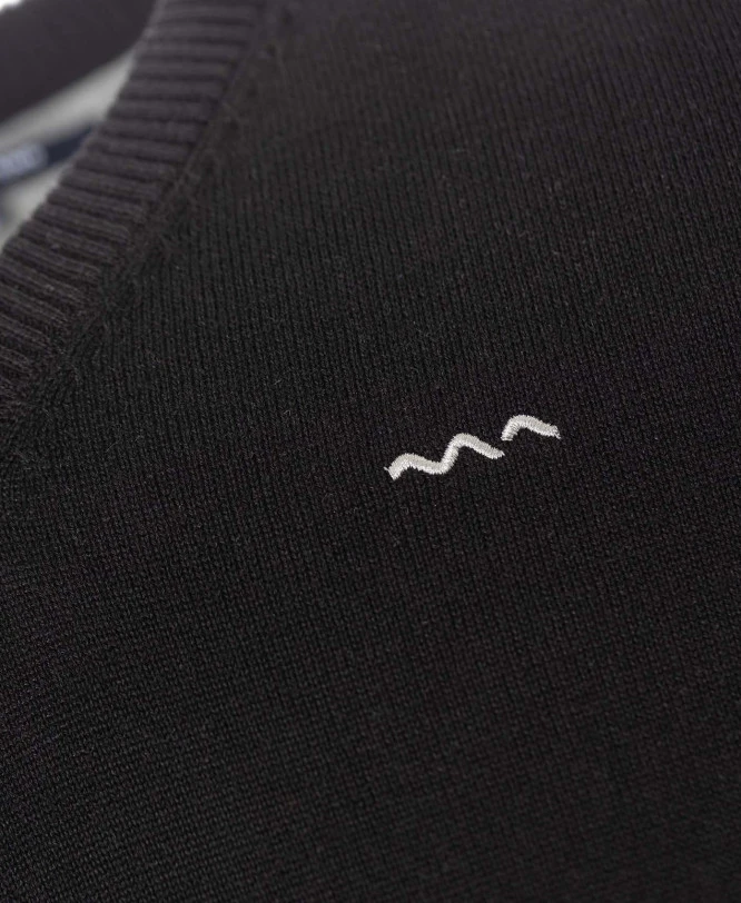 Pull Col V Noir pour Homme - Style Intemporel et Confort Quotidien 5 Pull Col V Noir pour Homme - Style Intemporel et Confort Quotidien – Image 3