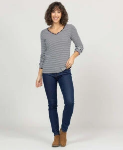 T-shirt Marinière Femme Col V Rayé Blanc et Indigo - Style Intemporel -Terredemarins prod 5184 tee shirt ml fond naturel raye indigo raies 666x812 fc7ea0111e0b