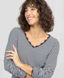 T-shirt Marinière Femme Col V Rayé Blanc et Indigo - Style Intemporel