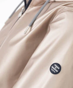 Terre de Marins FECIREC : L'Iconique Ciré Beige Doré pour Femme -Terredemarins prod 5373 imper cire beige dore fecirec 666x812 fc7ea0111e0b