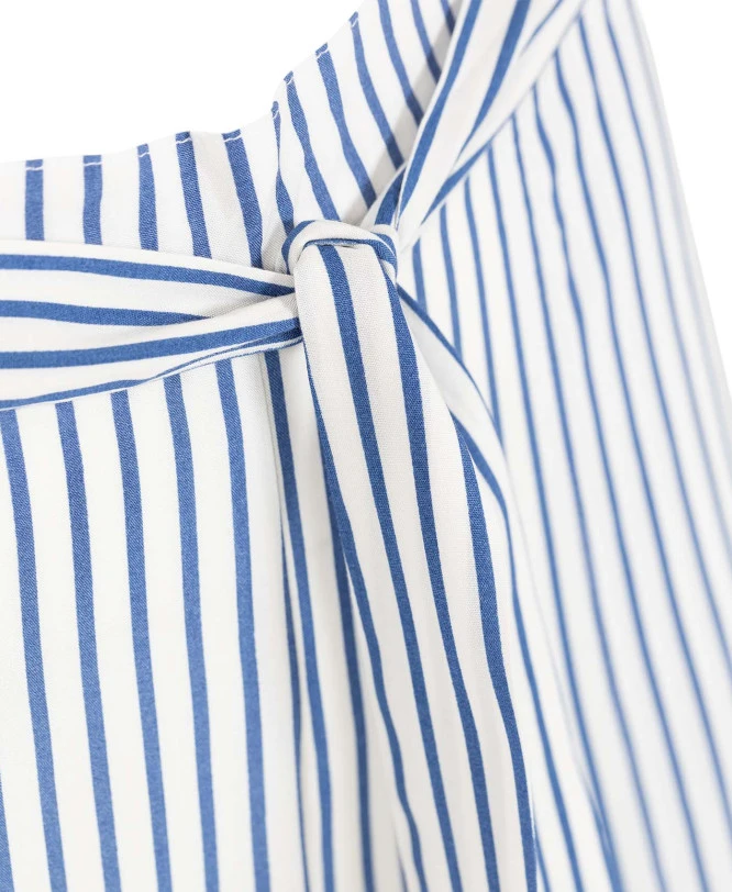 Pantacourt Fluide Rayé pour Femme - Confort et Élégance d'Été 5 Pantacourt Fluide Rayé pour Femme - Confort et Élégance d'Été – Image 3