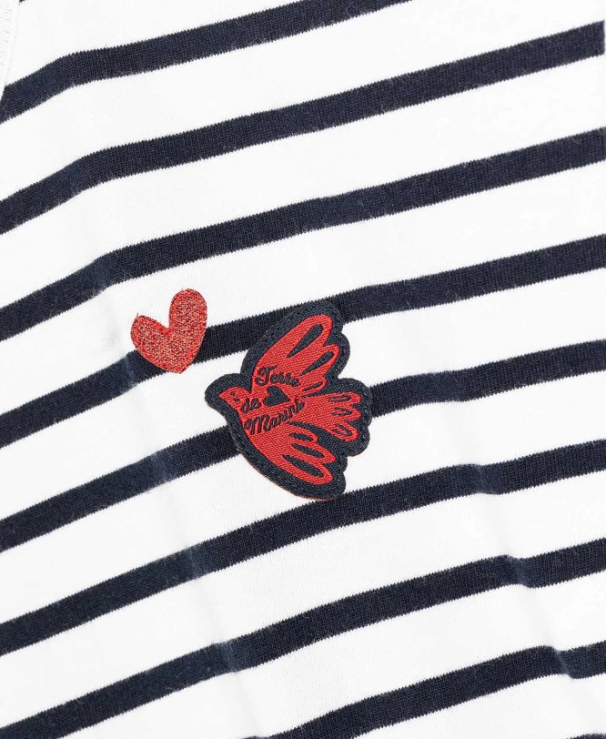 Robe Fille à Rayures Indigo et Blanc - Style Marin avec Nœud Contrasté 5 Robe Fille à Rayures Indigo et Blanc - Style Marin avec Nœud Contrasté – Image 3