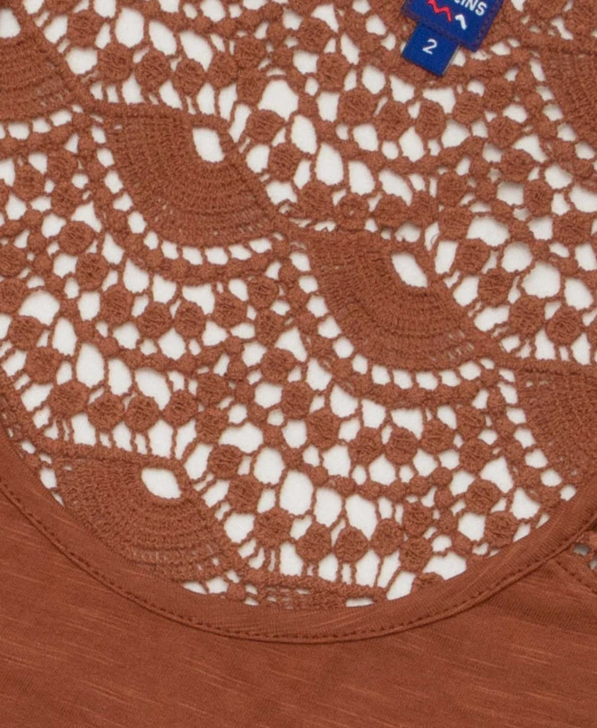 Débardeur Marron Chic pour Femme avec Détails Ajourés 6 Débardeur Marron Chic pour Femme avec Détails Ajourés – Image 4