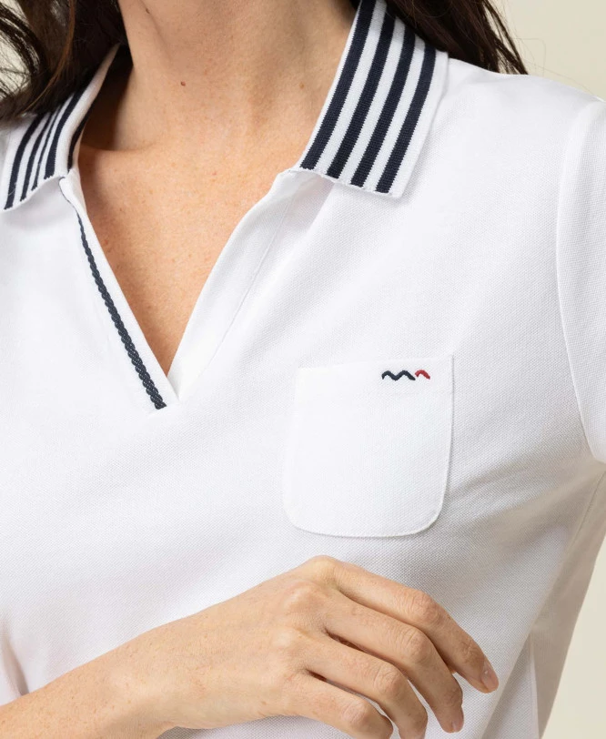 Polo Femme Blanc Manches Courtes - Coupe Ajustée et Style Sporty-Chic 5 Polo Femme Blanc Manches Courtes - Coupe Ajustée et Style Sporty-Chic – Image 3