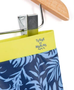 Boxer de Bain Garçon Confortable - Maillot de Bain Ajustable -Terredemarins prod 6900 maillot de bain imprime fond bleu yboxi 666x812 fc7ea0111e0b