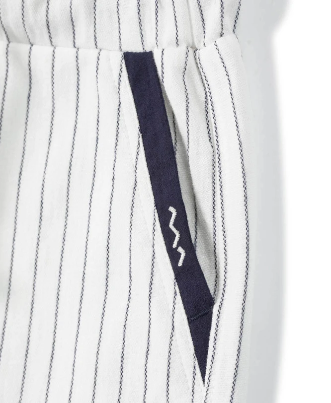 Bermuda Élégant en Lin pour Garçon - Style Rayé Chic 5 Bermuda Élégant en Lin pour Garçon - Style Rayé Chic – Image 3