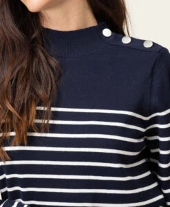 Pull Marin Rayé pour Femme avec Boutons Épaule - Style Intemporel -Terredemarins prod 7941 pull fond indigo raye blanc pricha 666x812 fc7ea0111e0b