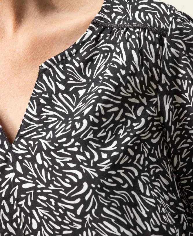 Blouse Fluide en Viscose à Imprimé Floral Noir et Détails Lurex 5 Blouse Fluide en Viscose à Imprimé Floral Noir et Détails Lurex – Image 3