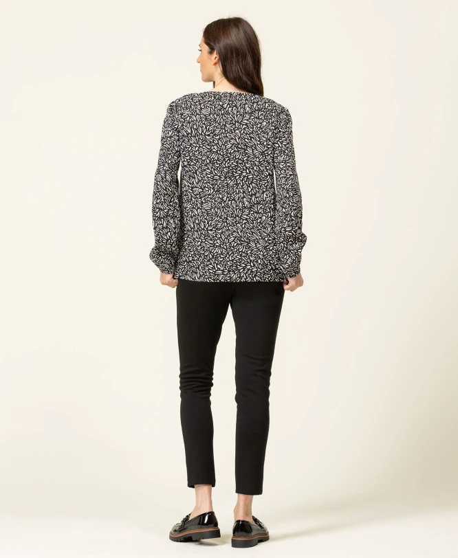 Blouse Fluide en Viscose à Imprimé Floral Noir et Détails Lurex 7 Blouse Fluide en Viscose à Imprimé Floral Noir et Détails Lurex – Image 5