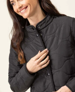 Veste Polaire Matelassée Femme Noire - Chaude et Élégante 9 Veste Polaire Matelassée Femme Noire - Chaude et Élégante -Terredemarins prod 8002 veste polaire noir verse 666x812 fc7ea0111e0b