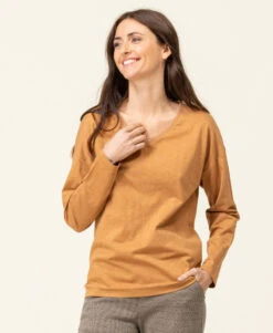T-shirt Camel Femme Manches Longues Col V - Élégance Quotidienne