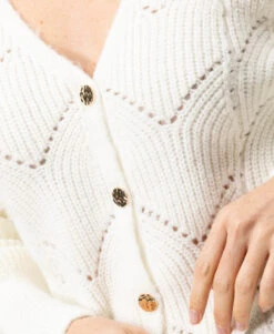 Cardigan Blanc Cassé Maille Fantaisie avec Boutons Dorés Raffinés 9 Cardigan Blanc Cassé Maille Fantaisie avec Boutons Dorés Raffinés -Terredemarins prod 8022 cardigan tricot naturel kouros 666x812 fc7ea0111e0b