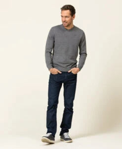 Pull Gris en Coton à Col V pour Homme - Coupe Classique et Élégante 10 Pull Gris en Coton à Col V pour Homme - Coupe Classique et Élégante -Terredemarins prod 9069 pull gris chine fonce kariba 666x812 fc7ea0111e0b