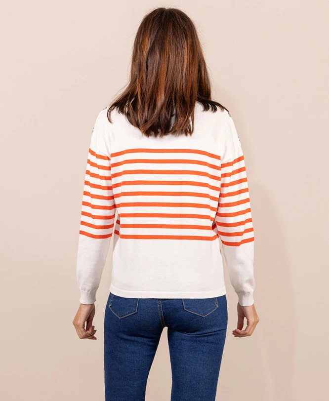 Pull Marinière Femme Grège à Rayures Orange et Boutons aux Épaules 4 Pull Marinière Femme Grège à Rayures Orange et Boutons aux Épaules – Image 2