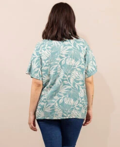 Chemisier Femme Manches Courtes Imprimé Floral Vert - Élégance Été 10 Chemisier Femme Manches Courtes Imprimé Floral Vert - Élégance Été -Terredemarins prod 9416 chemise chemisier mc imprime vert celiora 666x812 fc7ea0111e0b