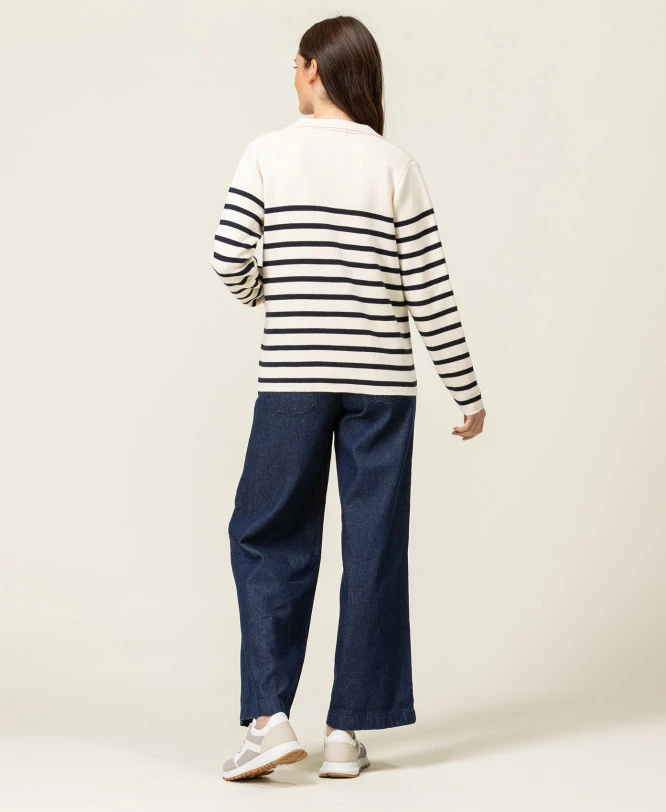 Gilet Rayé à Boutons Gravés pour Femme - Cardigan Chic et Confortable 8 Gilet Rayé à Boutons Gravés pour Femme - Cardigan Chic et Confortable – Image 6