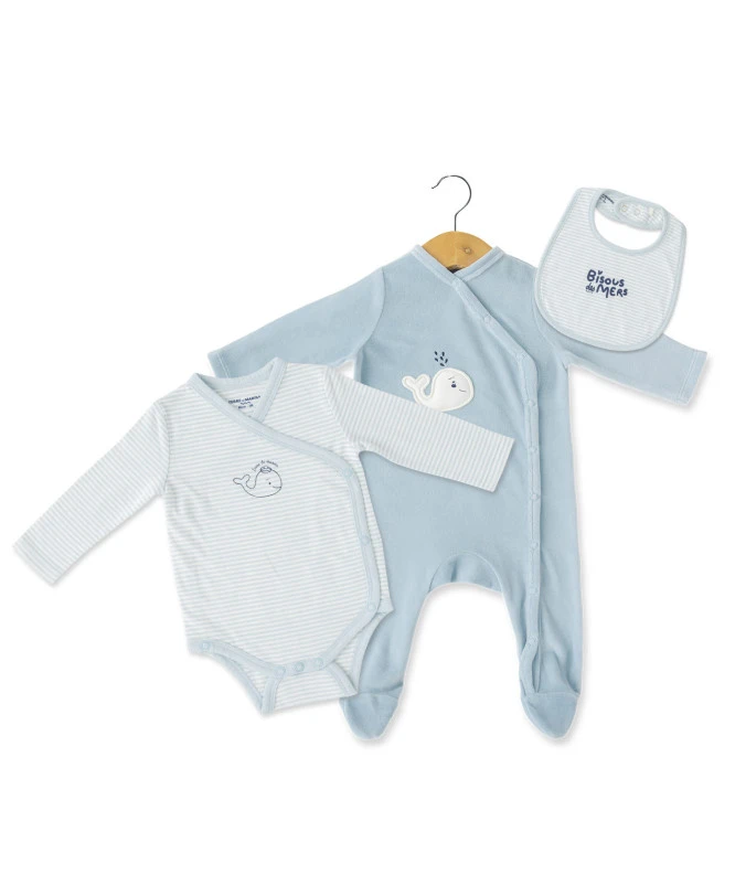 Ensemble Bébé 3 Pièces : Pyjama Velours, Body et Bavoir Bleu Ciel 3 Ensemble Bébé 3 Pièces : Pyjama Velours, Body et Bavoir Bleu Ciel