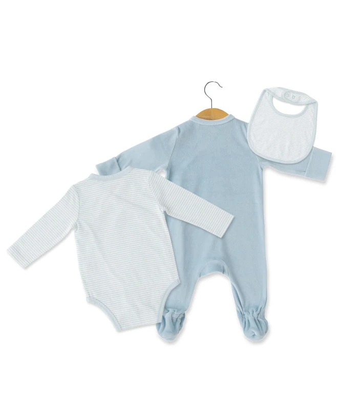 Ensemble Bébé 3 Pièces : Pyjama Velours, Body et Bavoir Bleu Ciel 4 Ensemble Bébé 3 Pièces : Pyjama Velours, Body et Bavoir Bleu Ciel – Image 2