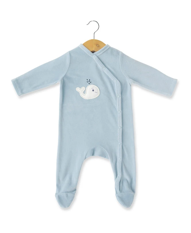 Ensemble Bébé 3 Pièces : Pyjama Velours, Body et Bavoir Bleu Ciel 5 Ensemble Bébé 3 Pièces : Pyjama Velours, Body et Bavoir Bleu Ciel – Image 3