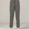 Pantalon Fluide Imprimé en Viscose pour Femme - Coupe 7/8ème Élégante 2 Pantalon Fluide Imprimé en Viscose pour Femme - Coupe 7/8ème Élégante -Terredemarins prod 9978 pantalon imprime fond noir pyrene 666x812 fc7ea0111e0b